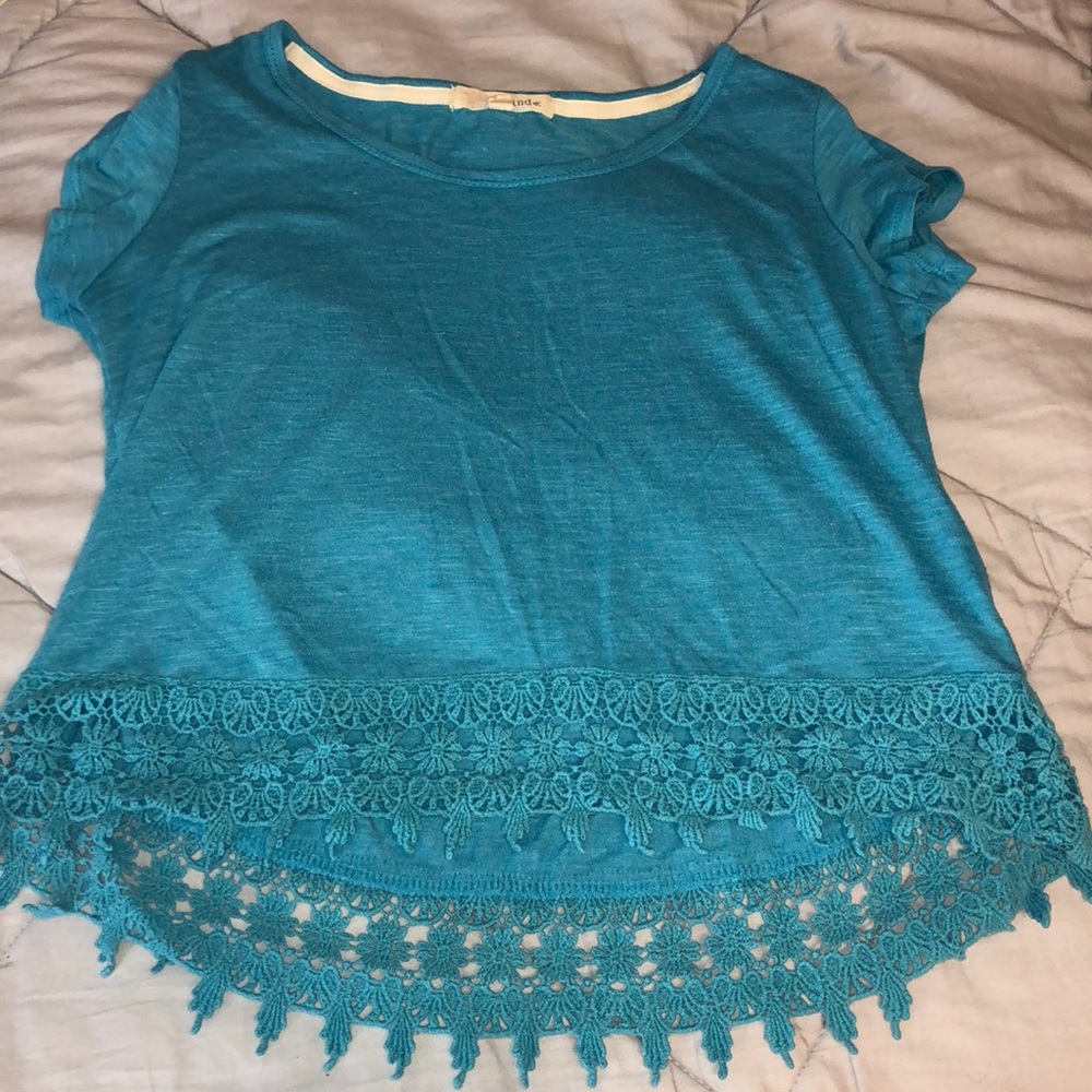 T-shirt with lace bottom